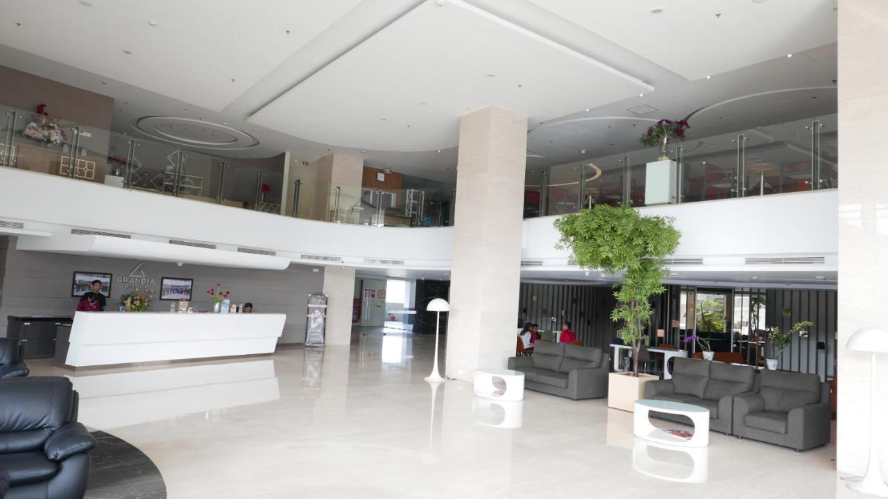 Grandia Hotel Bandung Exterior foto